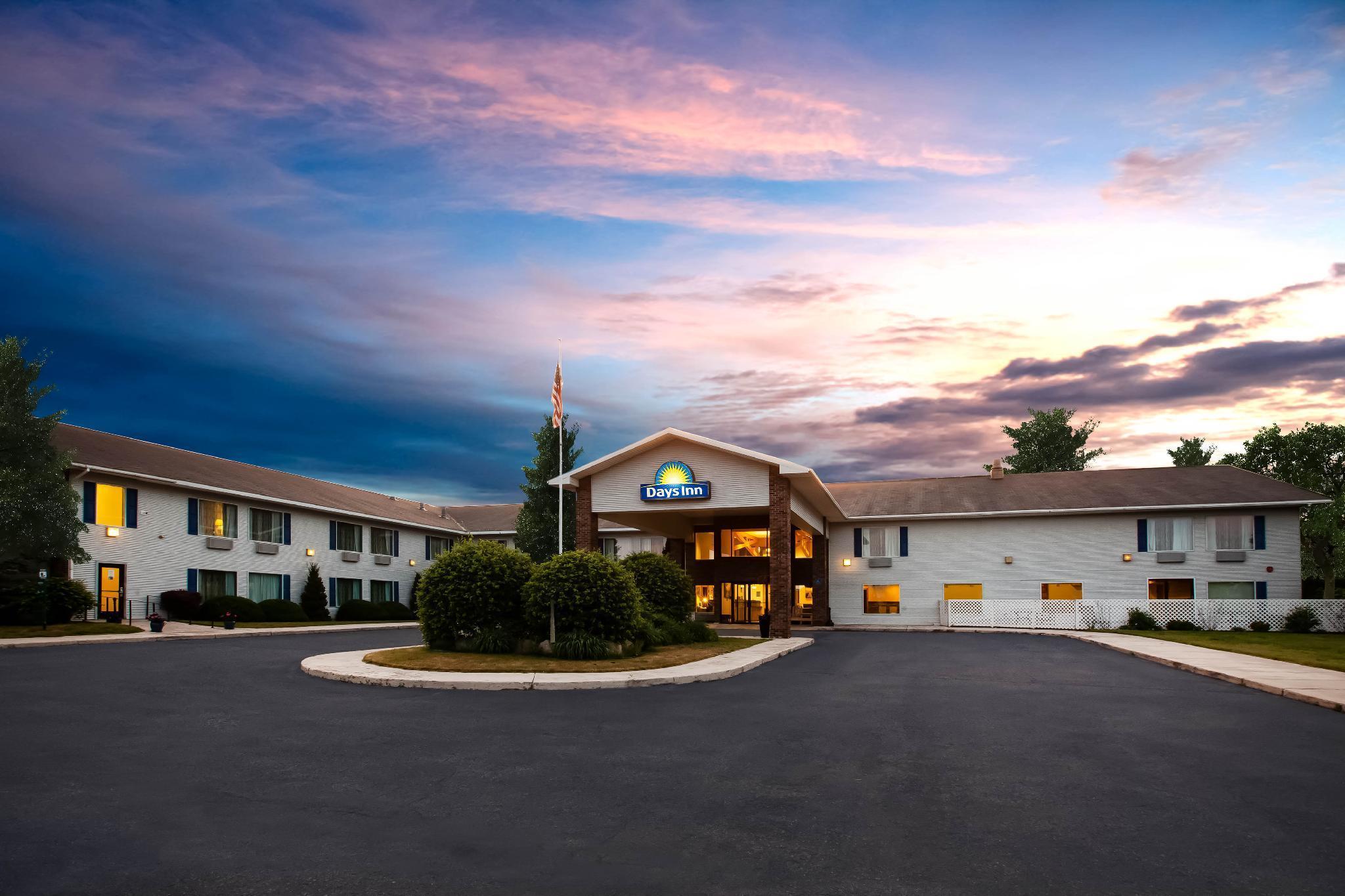 Days Inn By Wyndham Cadillac Eksteriør bilde