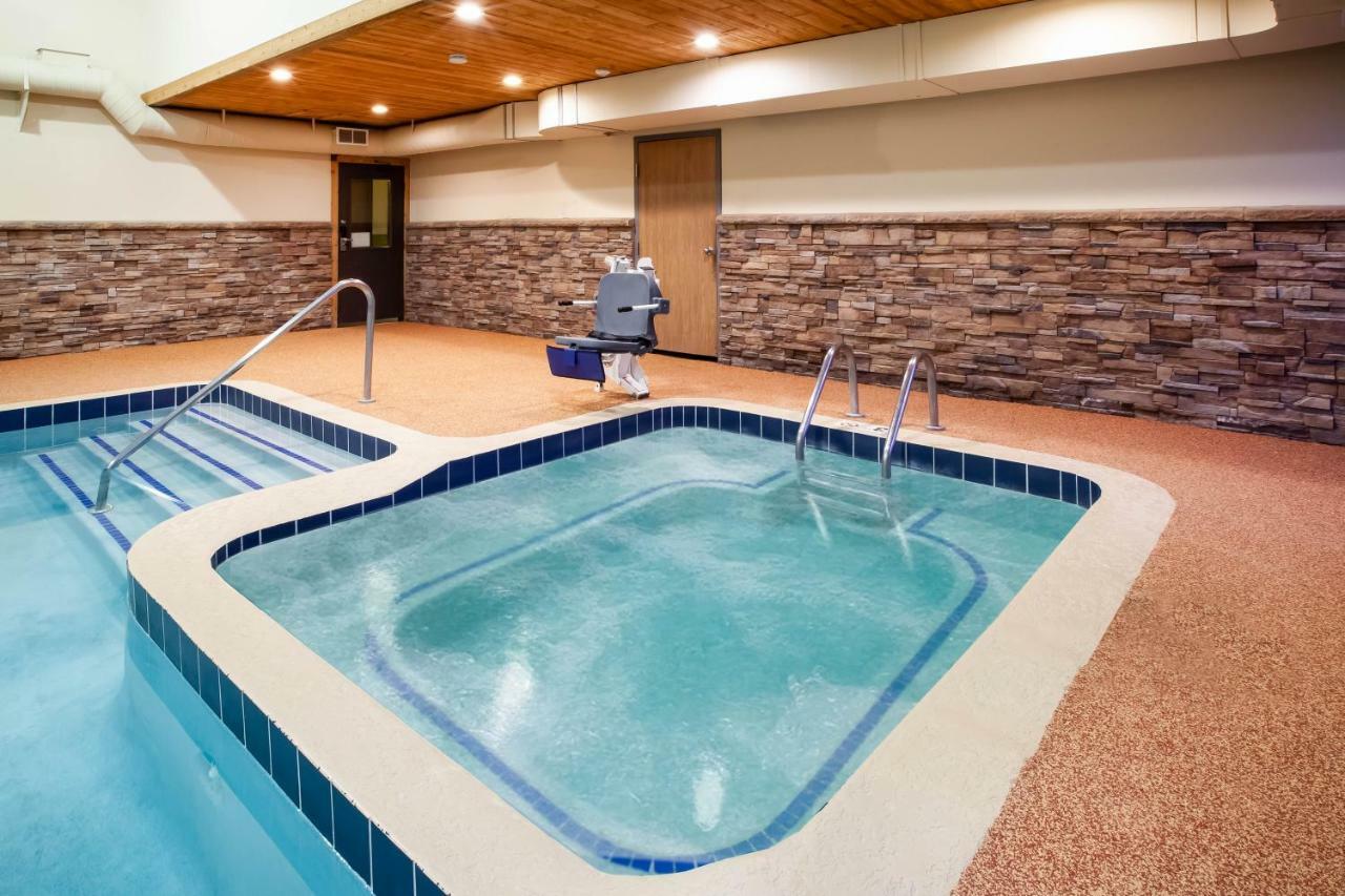Days Inn By Wyndham Cadillac Eksteriør bilde